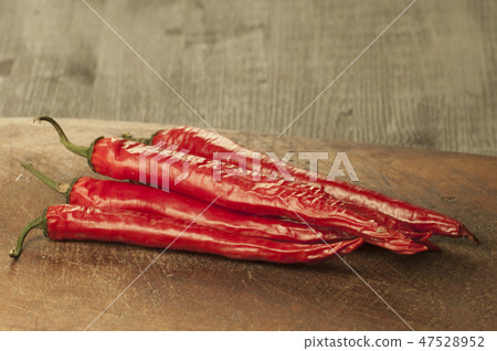 Red chilly peppers Red chilly peppers 47528952
