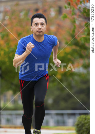 跑中間人 47530250