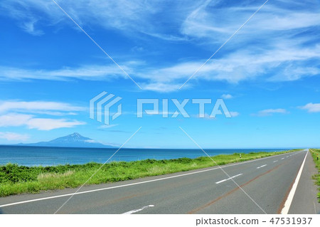 藍天和Orolon線在北海道夏天 藍天和Orolon線在北海道夏天 47531937