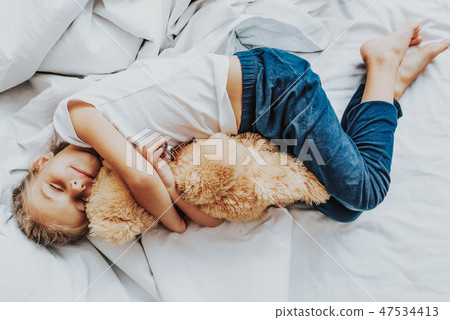 Top view little girl sleeping with teddy bear 47534413