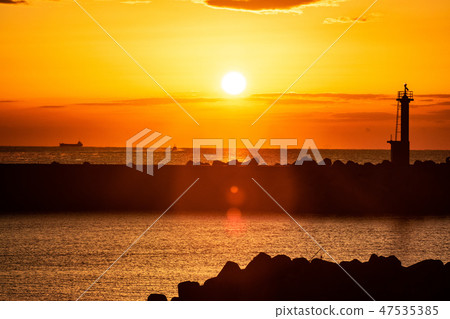 從港口的日出 47535385