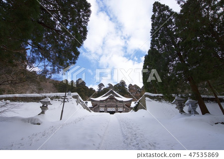 Ogamiyama shrine in winter (Tottori) Ogamiyama shrine in winter (Tottori) 47535869