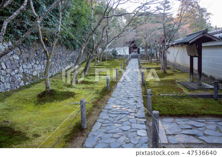 Winter temple in Kyoto in winter Winter temple in Kyoto in winter 47536640