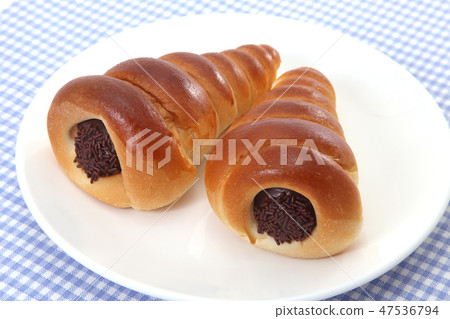 Chocolate cornet 47536794
