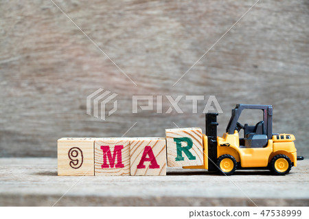 Toy forklift hold block R to complete word 9mar Toy forklift hold block R to complete word 9mar 47538999