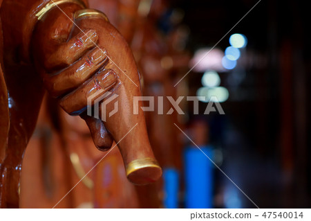 The organized hands of Guanyin wood. The organized hands of Guanyin wood. 47540014