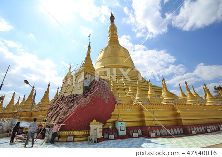 Take photo the Shwemawdaw Pagoda Take photo the Shwemawdaw Pagoda 47540016