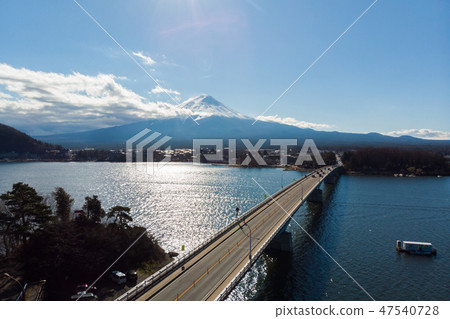 Mt. Fuji Kawaguchiko橋樑冬天航拍照片 Mt. Fuji Kawaguchiko橋樑冬天航拍照片 47540728