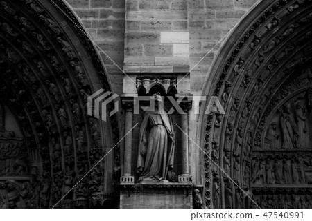 Notre Dame  47540991