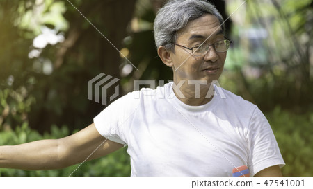 Senior asian lift weight in the morning. 47541001