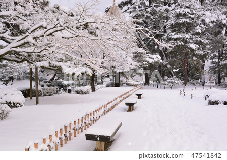 Winter scene of Kenrokuen Winter scene of Kenrokuen 47541842