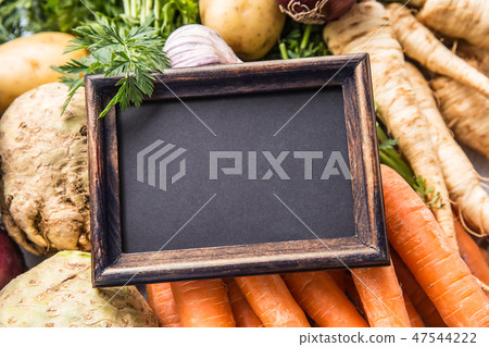 Top of view empty chalkboard on fresh vegetables. Top of view empty chalkboard on fresh vegetables. 47544222
