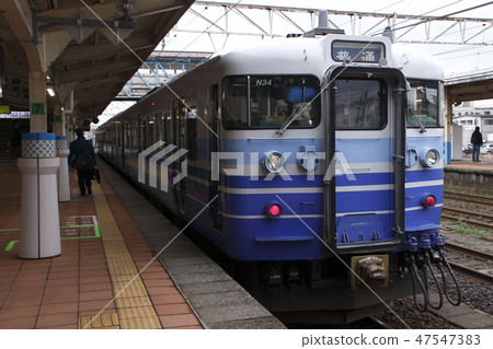 Echigo Line Series 115 near the end (Kashiwazaki Station) 47547383