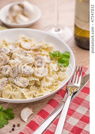 Spaghetti with champignons and parsley on a light Spaghetti with champignons and parsley on a light 47547832