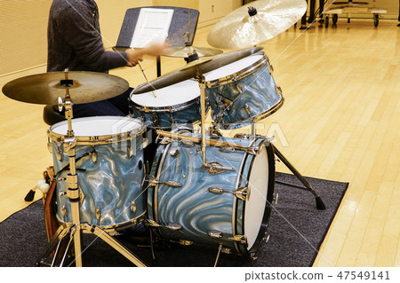 Drum play 47549141