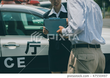 警察 警官 事故 47550497