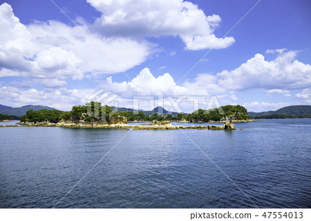 Beautiful scenery of Kujukushima seen from sightseeing ship (Sasebo City, Nagasaki prefecture) 47554013