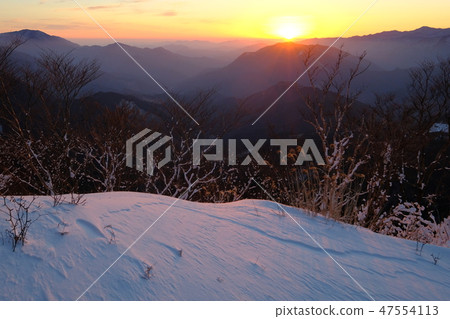 高山冬季黎明（奈良縣吉野縣東吉野村） 47554113