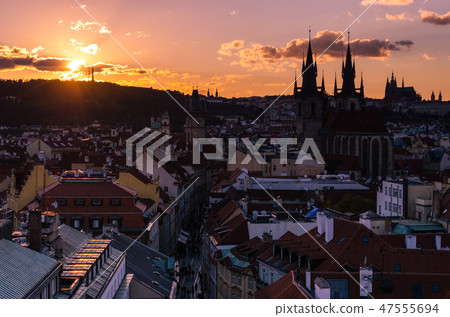 Amazing cityscape view of Prague Castle and church 47555694