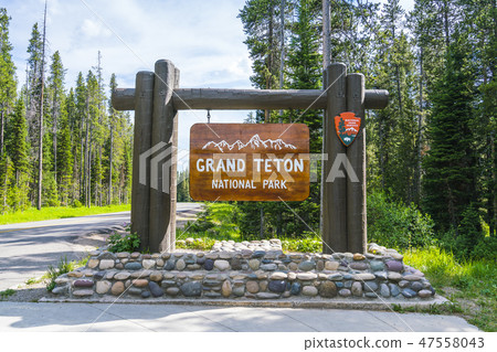 grand teton national park sign in entrance area. grand teton national park sign in entrance area. 47558043