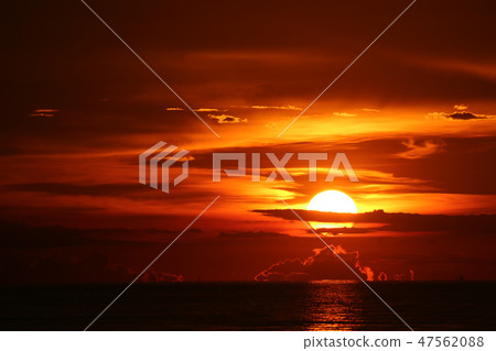 sun dawn back on morning sky silhouette cloud sun dawn back on morning sky silhouette cloud 47562088