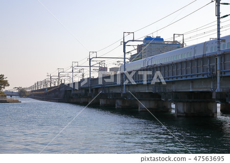 Hamanako和Shinkansen的鐵橋樑 Hamanako和Shinkansen的鐵橋樑 47563695