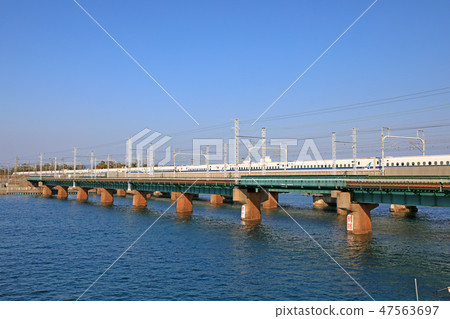 Hamanako和Shinkansen的鐵橋樑 Hamanako和Shinkansen的鐵橋樑 47563697