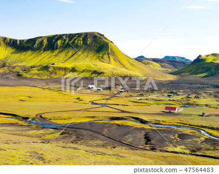Huts at near Alftavatn lake, Laugavegur trail landscape, Iceland 47564483