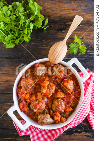 Moroccan meatballs in a spicy sauce with tomatoes 47564732