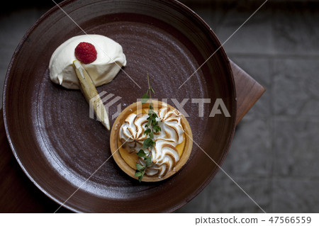 Mini lemon meringue tart on the table. 47566559