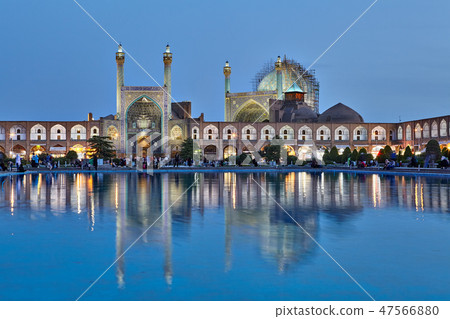 Night shot of Shah Mosque in Imam square, Isfahan Night shot of Shah Mosque in Imam square, Isfahan 47566880
