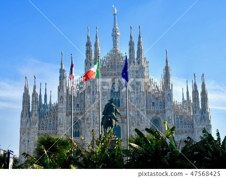 Milan tourist attraction, duomo and the horse statue of Vittorio Emanuele II 47568425