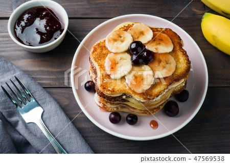 Pancake cake with bananas and berry syrup, Pancake cake with bananas and berry syrup, 47569538