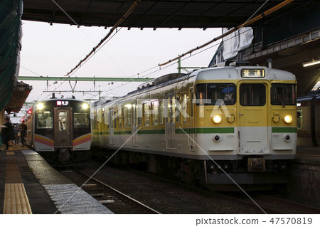 Echigo line 115 series near the end (Yahiko Line color) 47570819