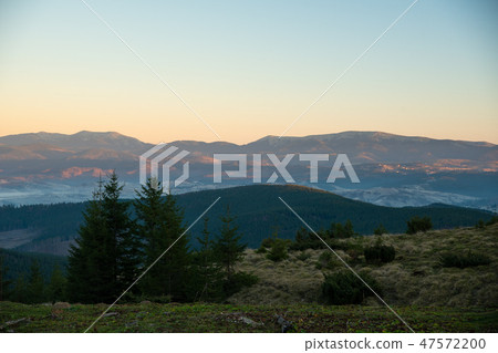 Beautiful dramatic sunset in the mountains autumn Beautiful dramatic sunset in the mountains autumn 47572200