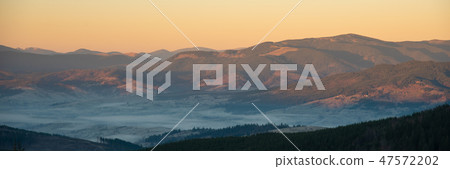 Beautiful dramatic sunset in the mountains autumn Beautiful dramatic sunset in the mountains autumn 47572202