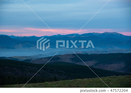 Beautiful dramatic sunset in the mountains autumn 47572204