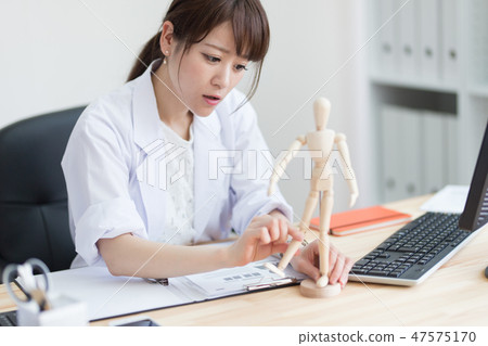 女醫生·書桌工作 女醫生·書桌工作 47575170