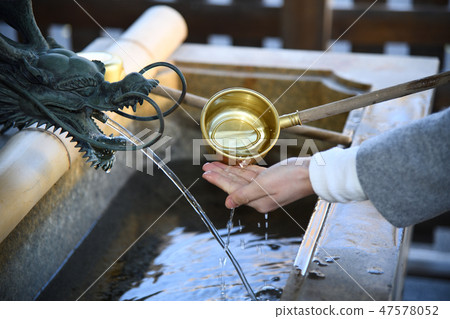 Shrine visiting handwater 47578052