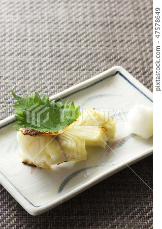 Grilled chicken cooked 4 47578649