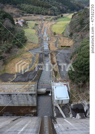 Scenery from Yufutsu Dam of Nagato City in Yamaguchi Prefecture and the top edge 47582250