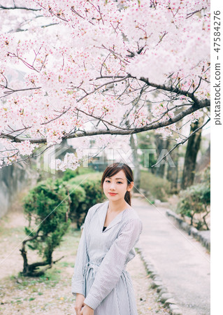 Cherries with women 47584276