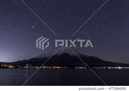 富士山和冬季恆星從山中湖圈的運動 富士山和冬季恆星從山中湖圈的運動 47586698