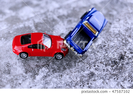 Slip collision accident on frozen road surface Minicar 47587102
