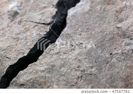 Rock crack 47587761