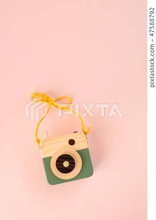 Wooden toy camera 47588792