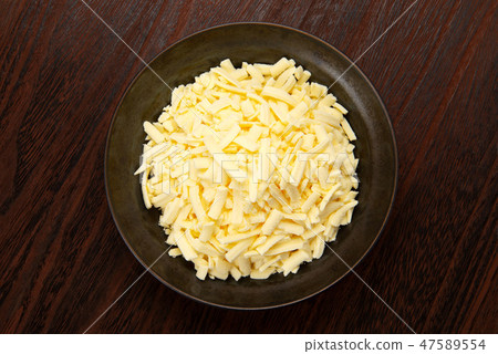 Shredded cheese 47589554