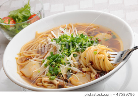 蘑菇日式湯麵 47589796