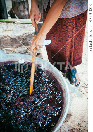 Process of dyeing silk in large pan in Thailand 47591008