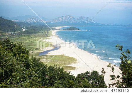 Demilitarized Zone Korea, Demilitarized Zone of South Korea and North Korea, Symbol of peace on the beach separated by barbed wire Mt. Kumgang 47593540